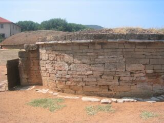 Etruscan_tomb_1.jpg
